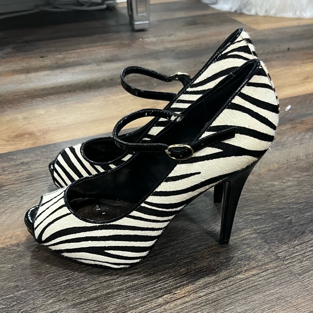 Zebra Steve Madden Leveda Pumps. Size 8.5